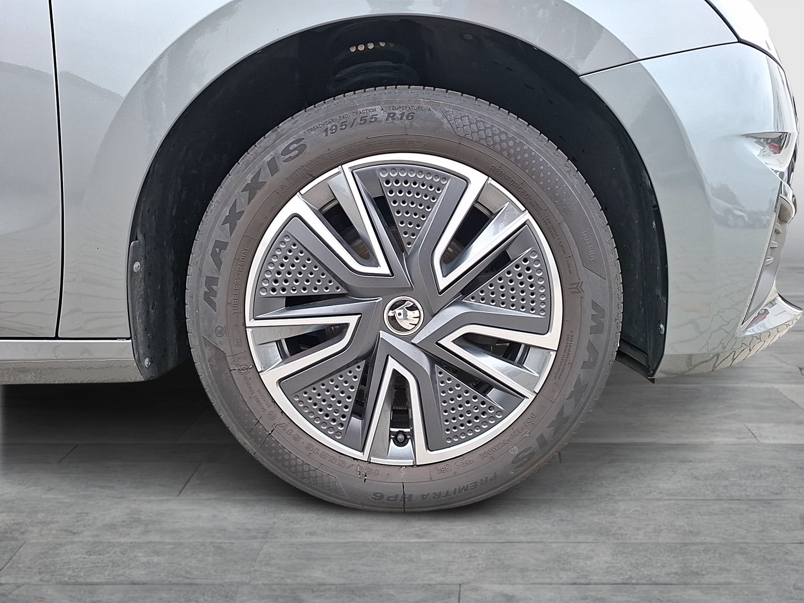 Fahrzeugabbildung SKODA Fabia TSI Tour LED Navi GRA PDC SHZ