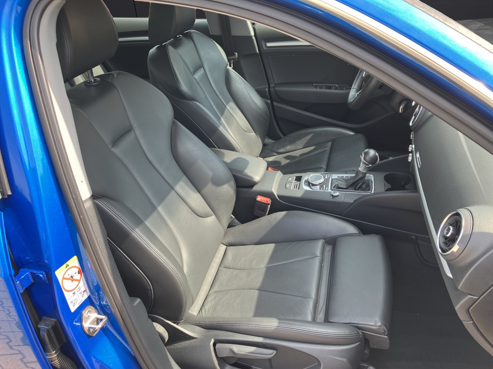 Fahrzeugabbildung Audi A3 Sportback S-Line S-tronic LED Navi ACC SHZ PDC LM
