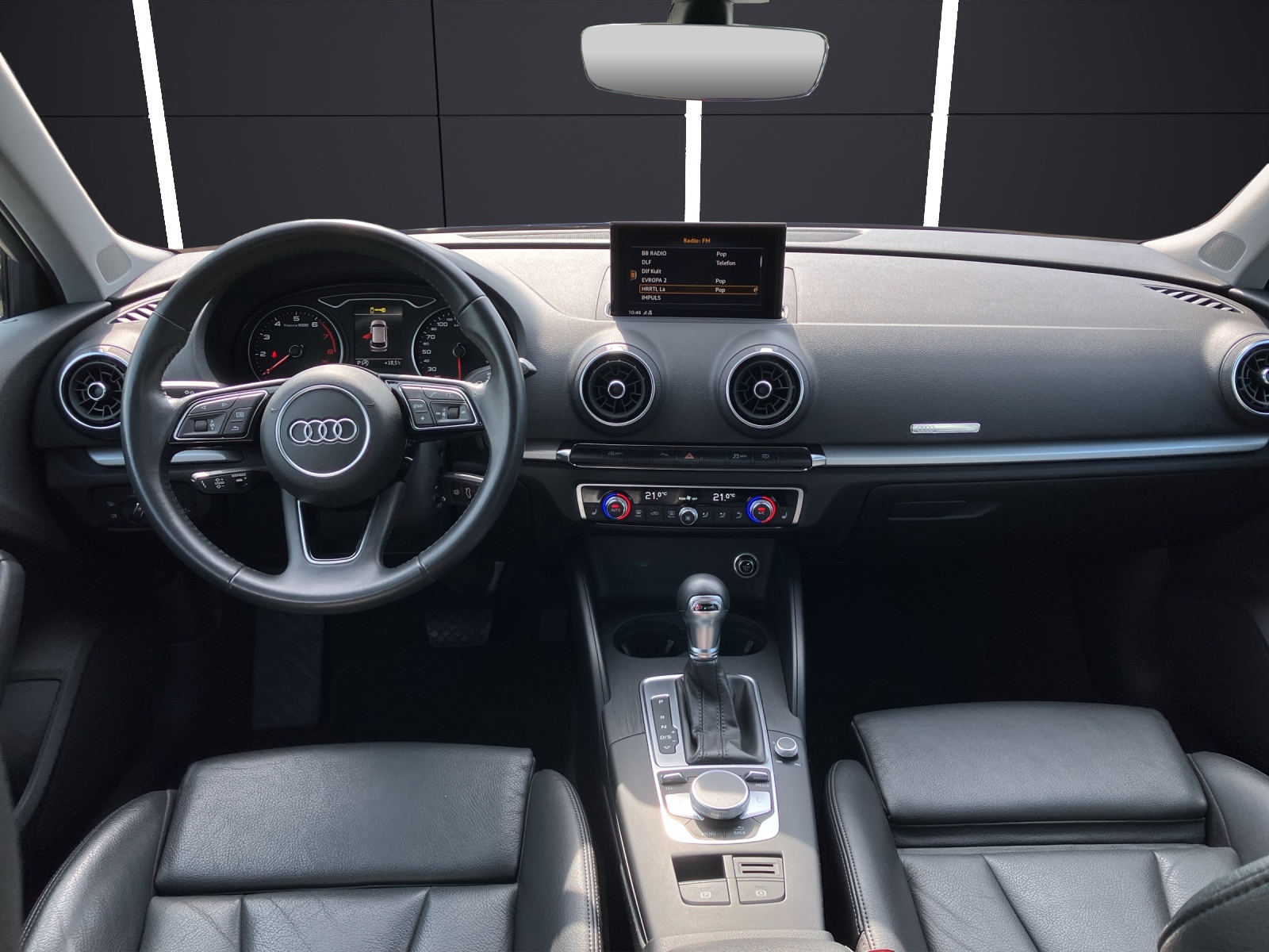 Fahrzeugabbildung Audi A3 Sportback S-Line S-tronic LED Navi ACC SHZ PDC LM