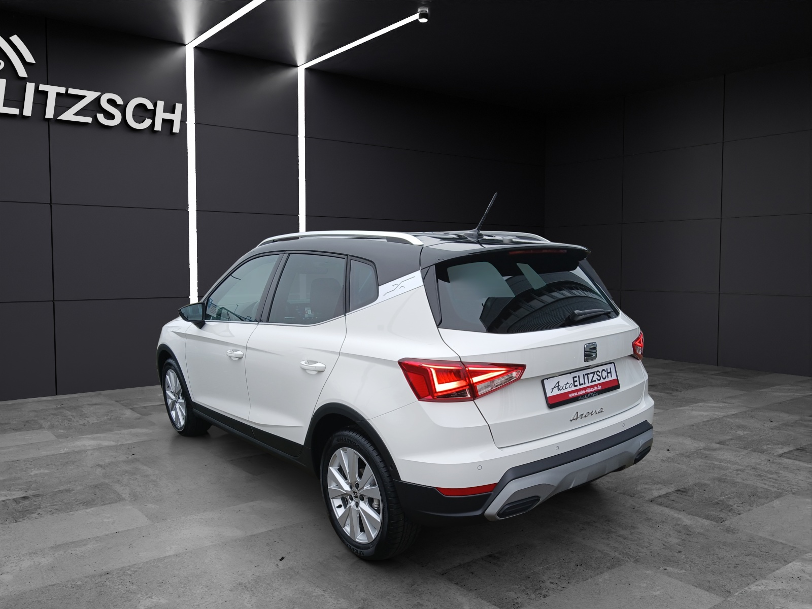 Fahrzeugabbildung SEAT Arona TSI Xperience DSG LED AHK Navi ACC RFK SH LM