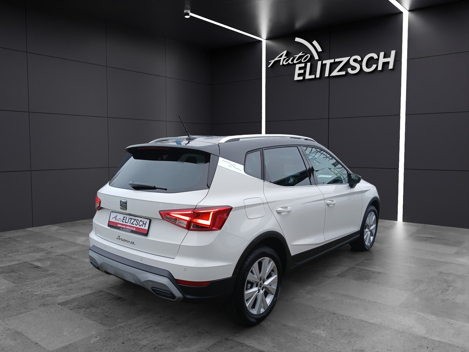 Fahrzeugabbildung SEAT Arona TSI Xperience DSG LED AHK Navi ACC RFK SH LM