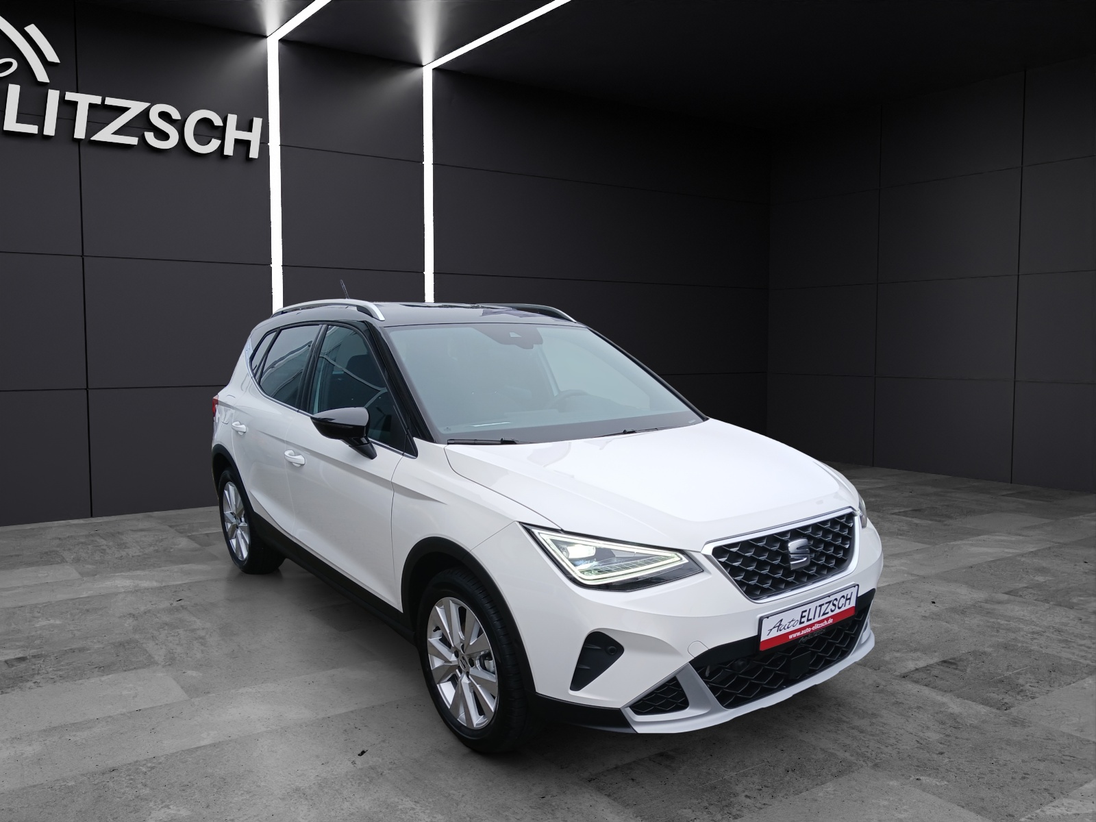 Fahrzeugabbildung SEAT Arona TSI Xperience DSG LED AHK Navi ACC RFK SH LM
