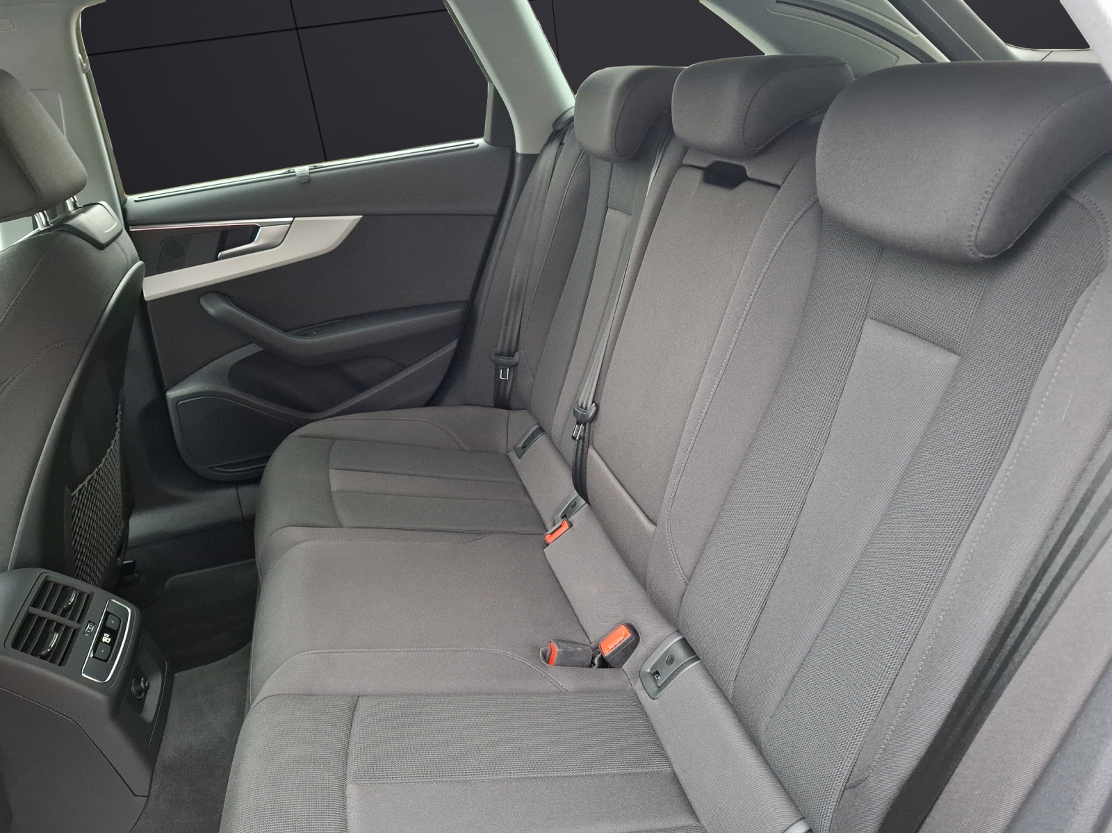 Fahrzeugabbildung Audi A4 Avant 35 TFSI advanced S-tronic Standhzg. Matrix Navi AVC HUD SH