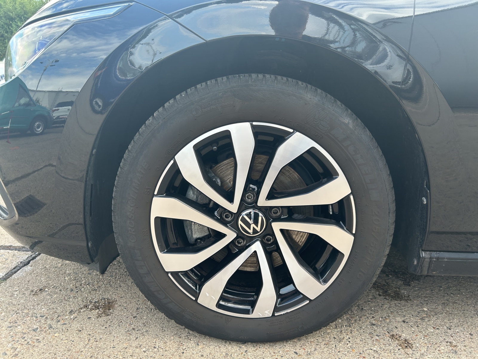 Fahrzeugabbildung Volkswagen Golf VIII Variant Active eTSI LED Navi ACC
