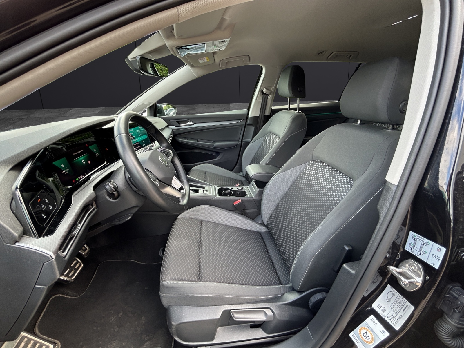 Fahrzeugabbildung Volkswagen Golf VIII Variant Active eTSI LED Navi ACC