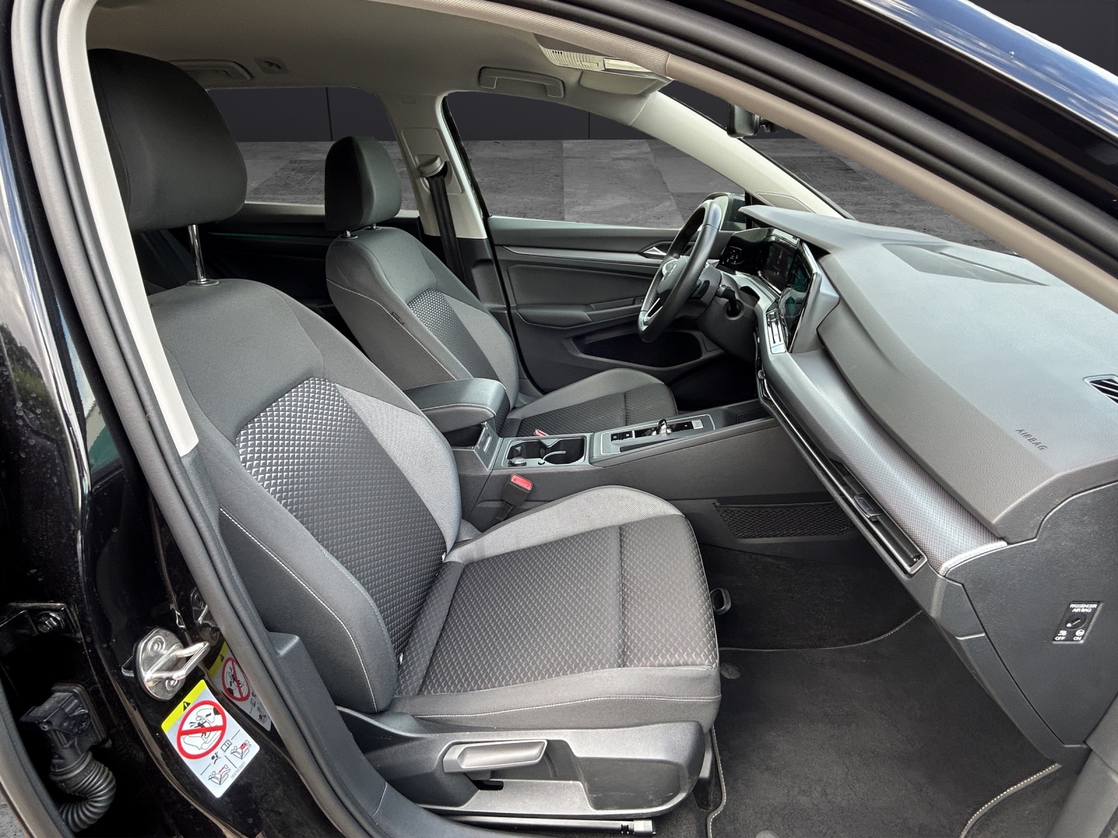 Fahrzeugabbildung Volkswagen Golf VIII Variant Active eTSI LED Navi ACC