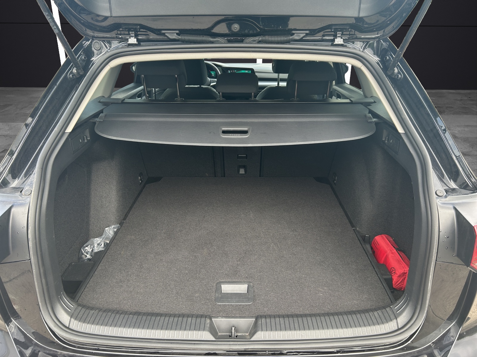 Fahrzeugabbildung Volkswagen Golf VIII Variant Active eTSI LED Navi ACC