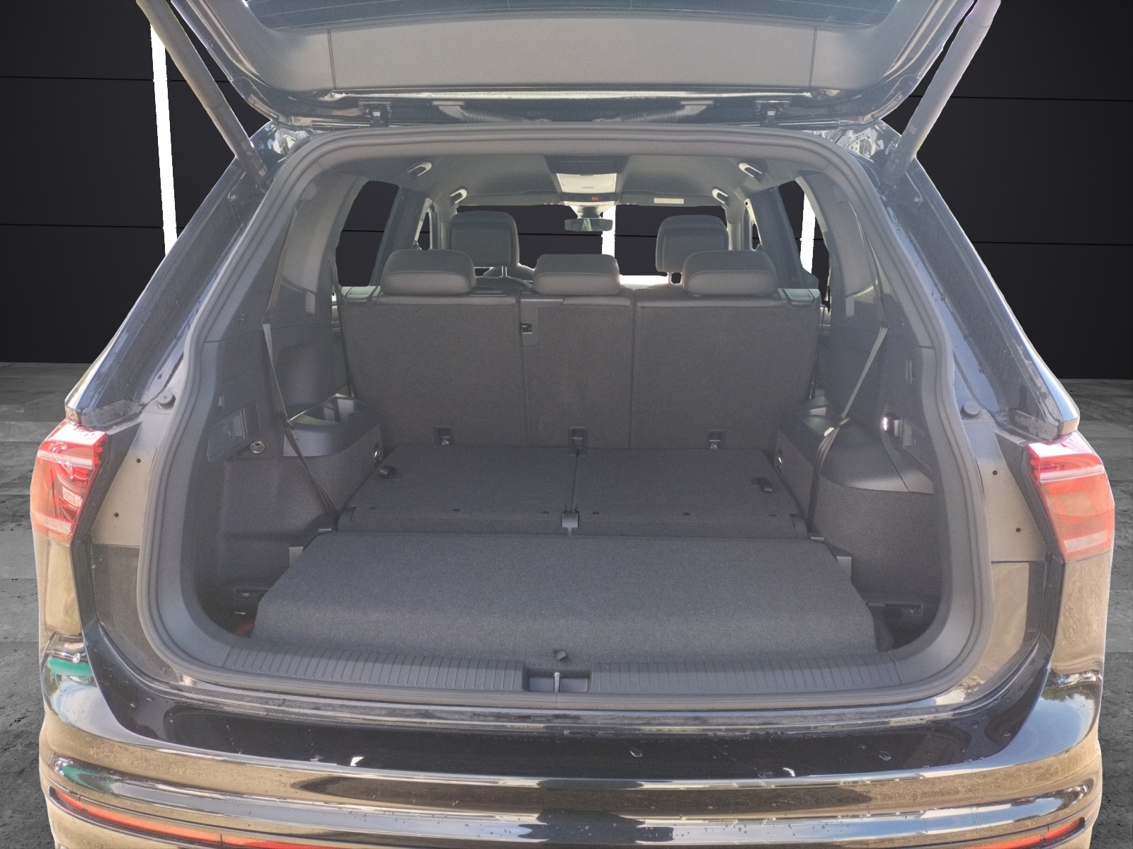 Fahrzeugabbildung Volkswagen Tiguan Allspace TDI R-Line DSG 4M 7-Si Matrix AHK Navi AID ACC RFK SH