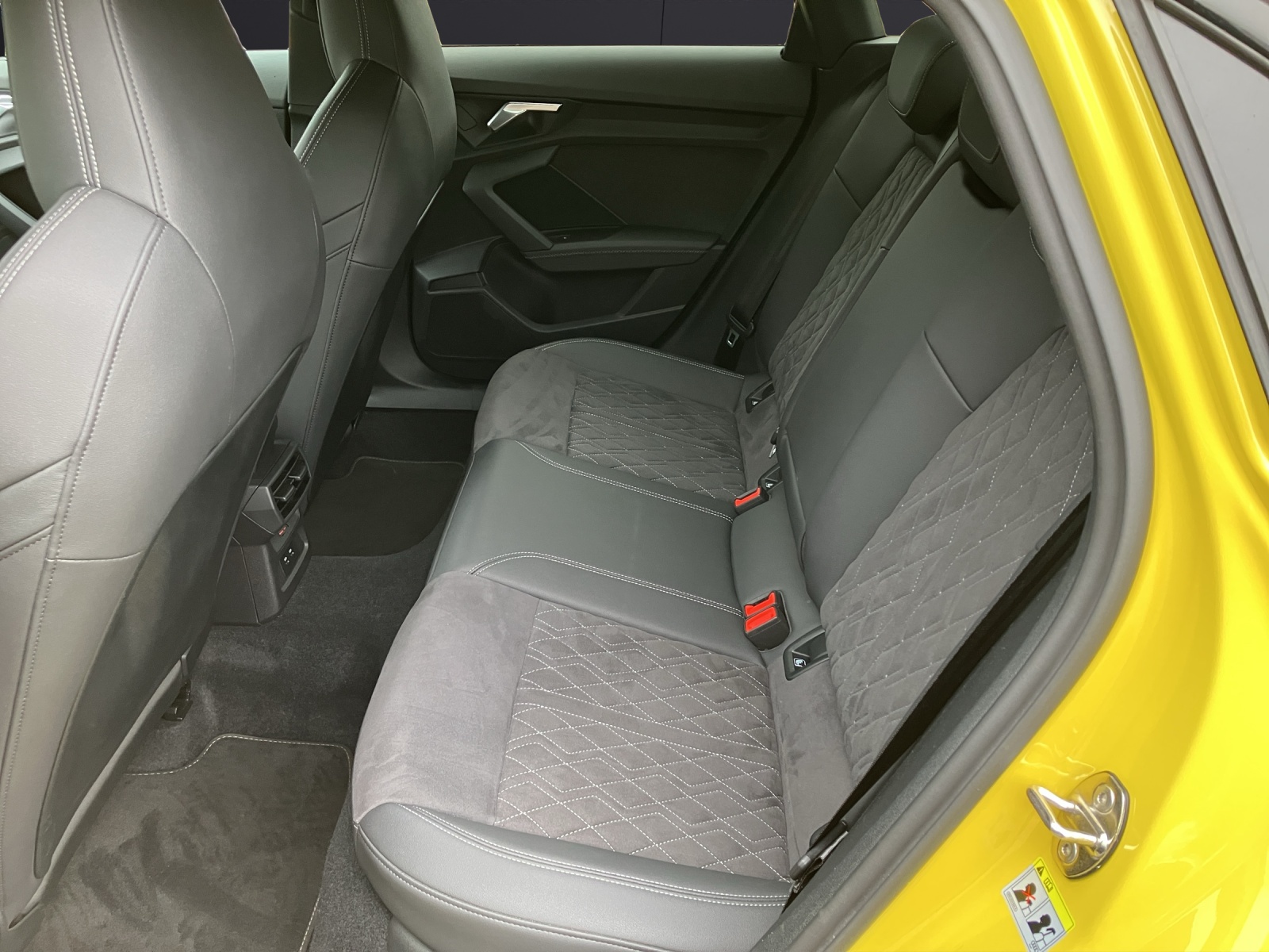 Fahrzeugabbildung Audi A3 Limousine 40 TDI quattro MATRIX NAVI STANDH KAMERA