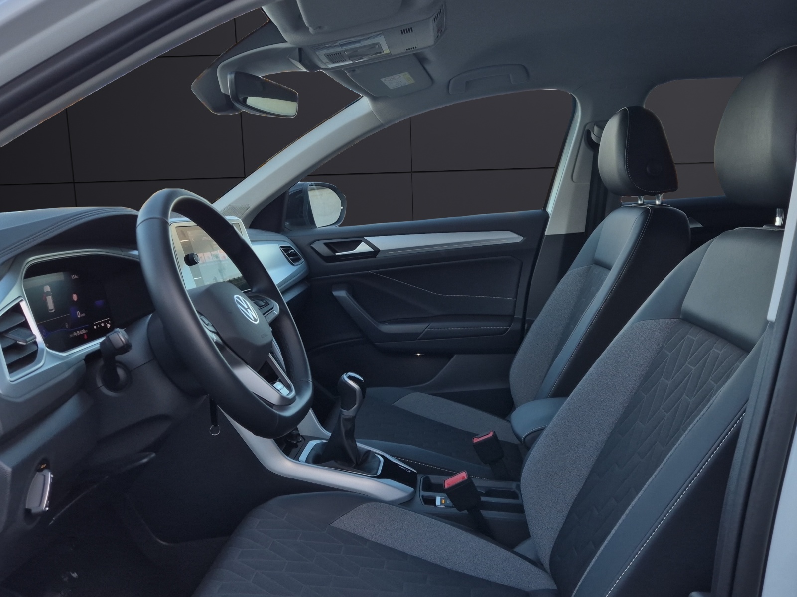 Fahrzeugabbildung Volkswagen T-Roc TSI Goal LED Navi AID ACC Park-Assist SH 17