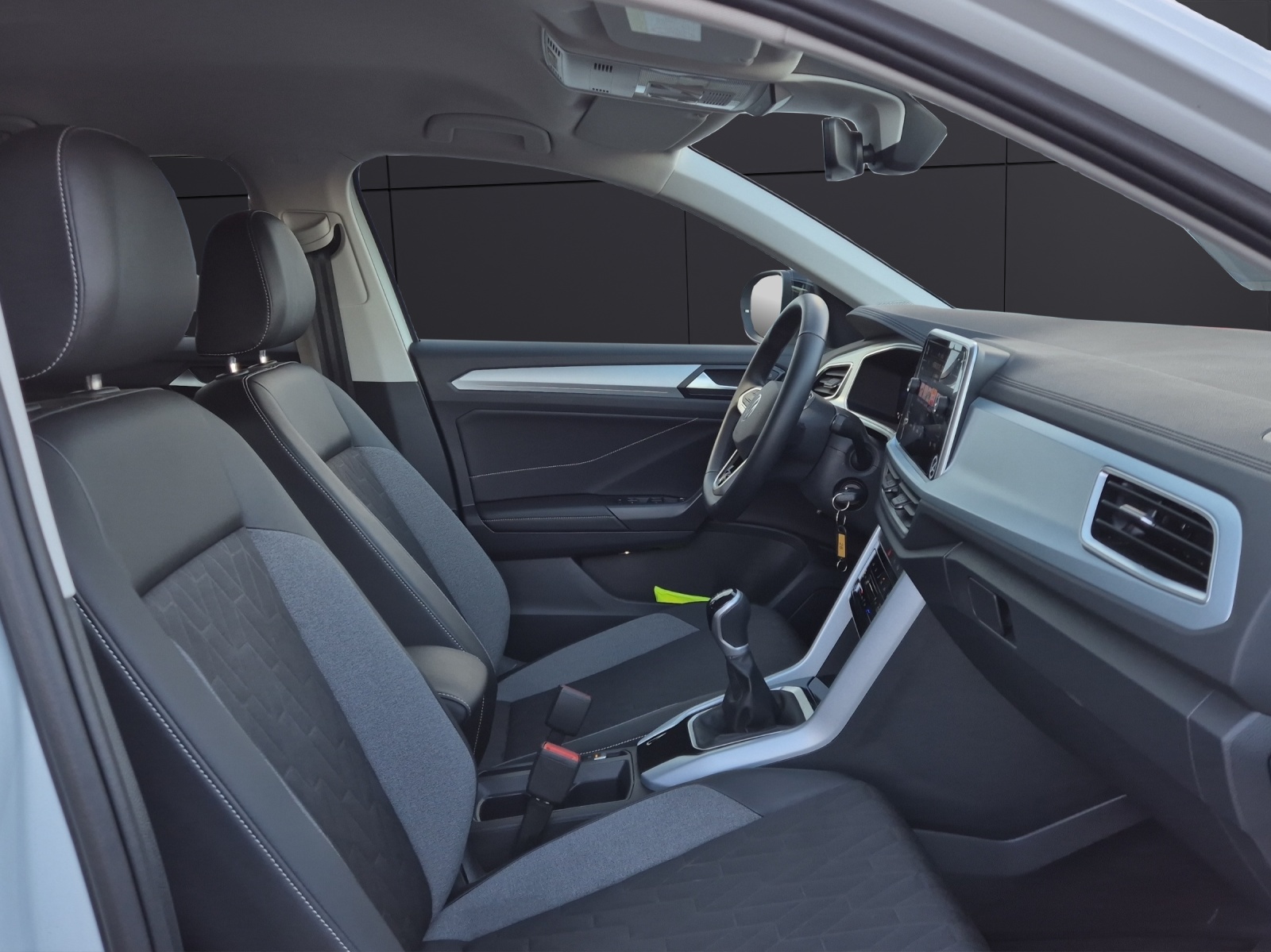 Fahrzeugabbildung Volkswagen T-Roc TSI Goal LED Navi AID ACC Park-Assist SH 17