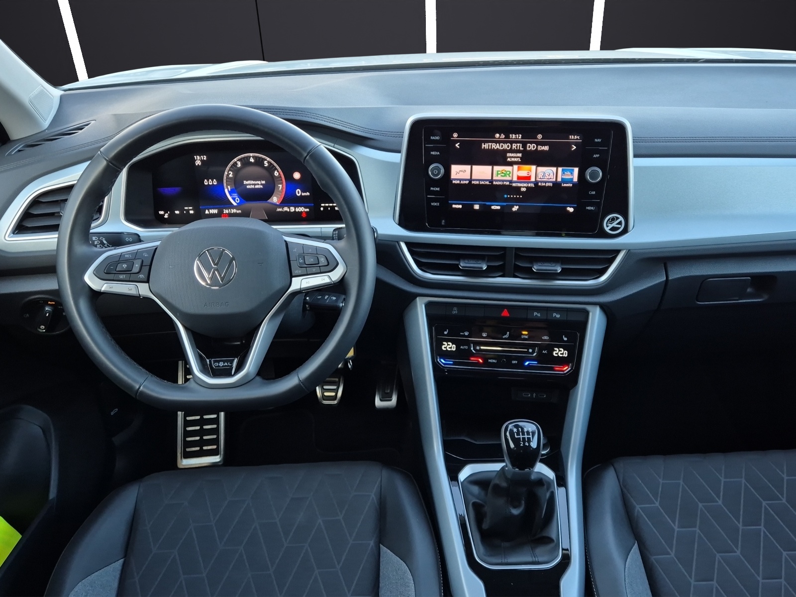 Fahrzeugabbildung Volkswagen T-Roc TSI Goal LED Navi AID ACC Park-Assist SH 17