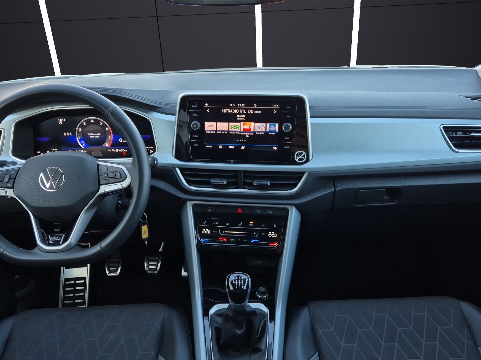 Fahrzeugabbildung Volkswagen T-Roc TSI Goal LED Navi AID ACC Park-Assist SH 17