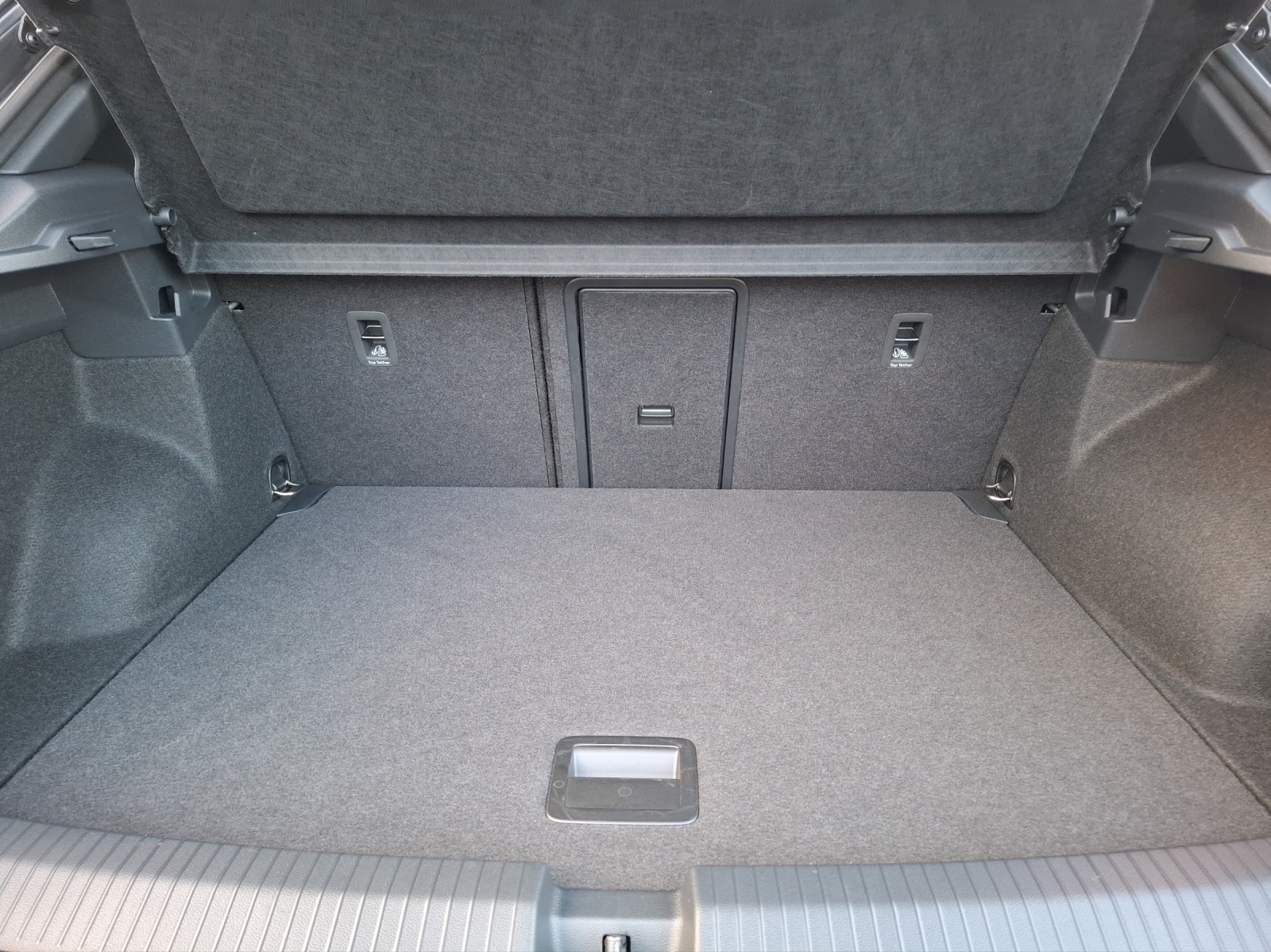 Fahrzeugabbildung Volkswagen T-Roc TSI R-Line DSG LEDplus Navi AID ACC RFK SH