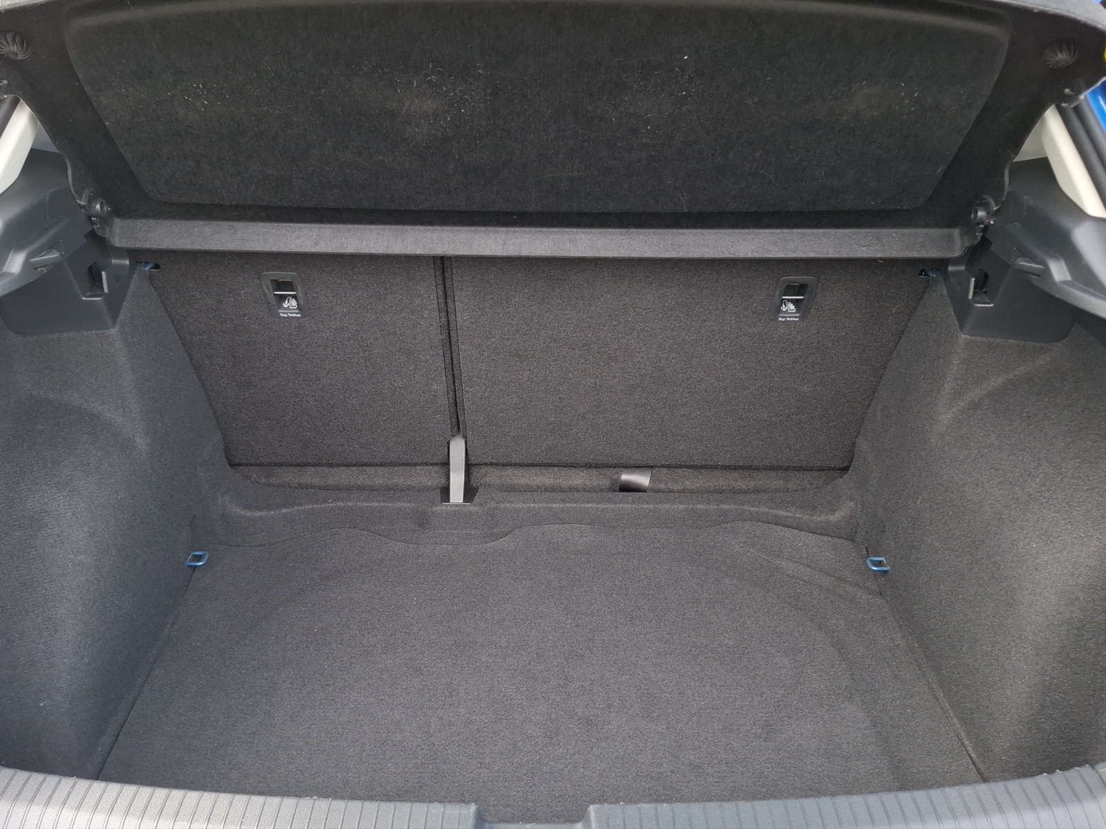 Fahrzeugabbildung Volkswagen T-Roc TSI CarPlay Klima GRA PDC SH LM