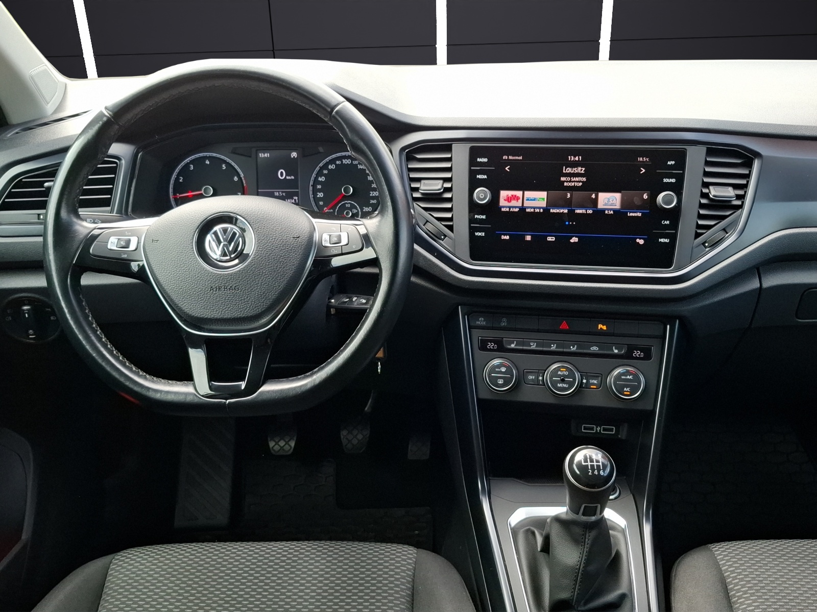 Fahrzeugabbildung Volkswagen T-Roc TSI CarPlay Klima GRA PDC SH LM