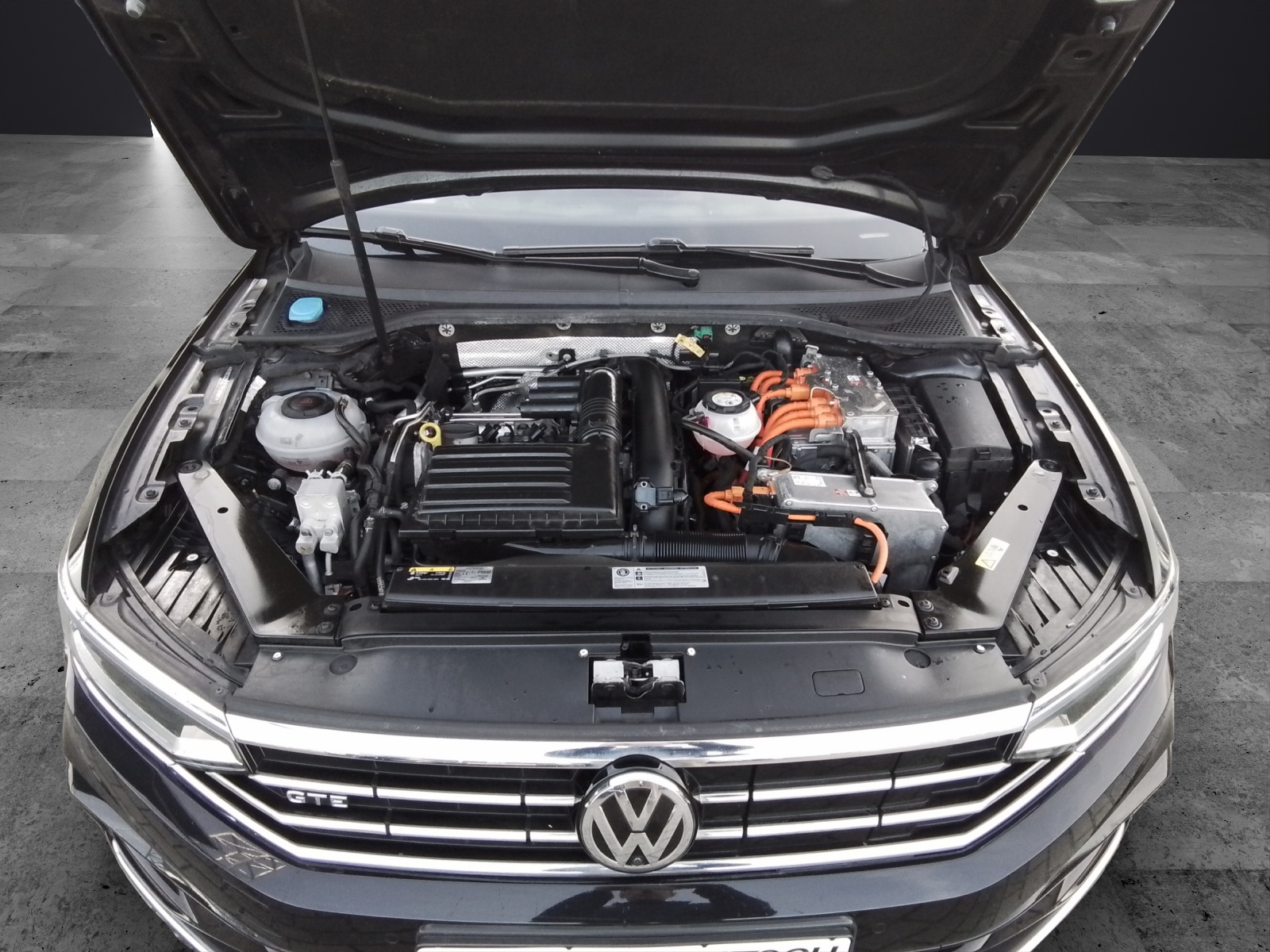 Fahrzeugabbildung Volkswagen Passat Variant GTE MATRIX ACC AID HUD PANO STH NAVI