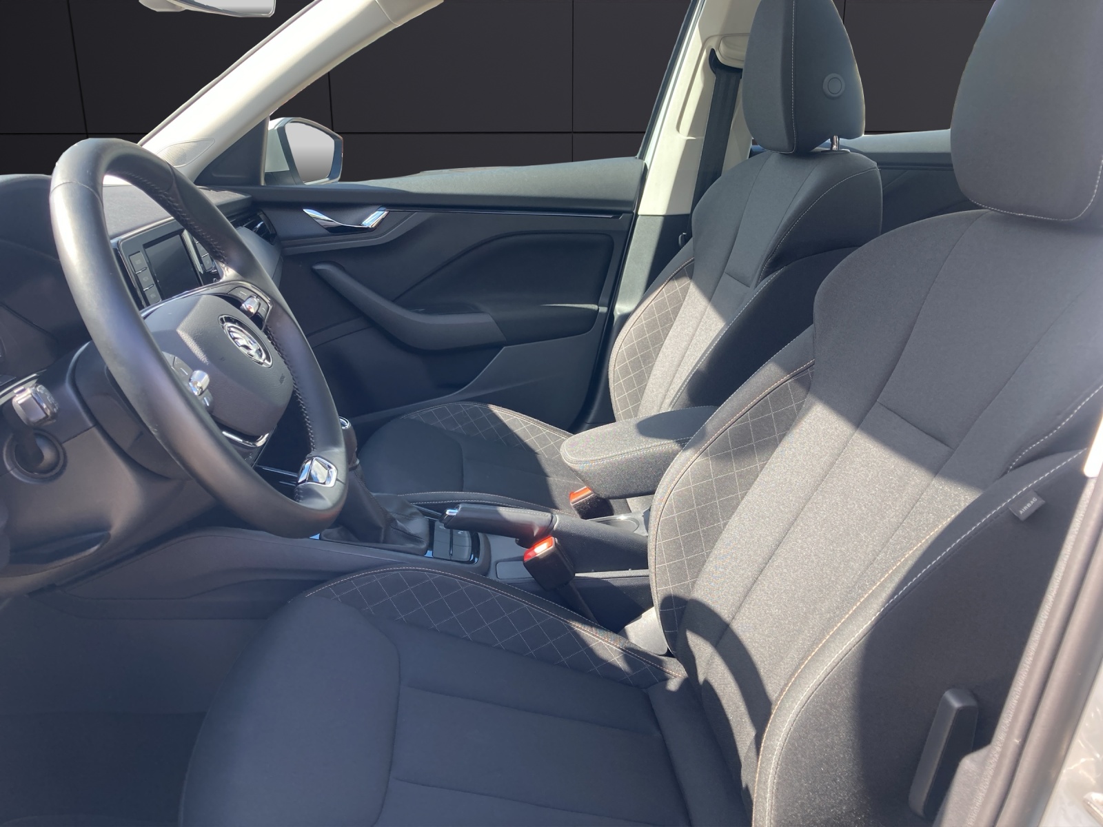 Fahrzeugabbildung SKODA Kamiq TSI Ambition LED Pano GRA PDC SH LM
