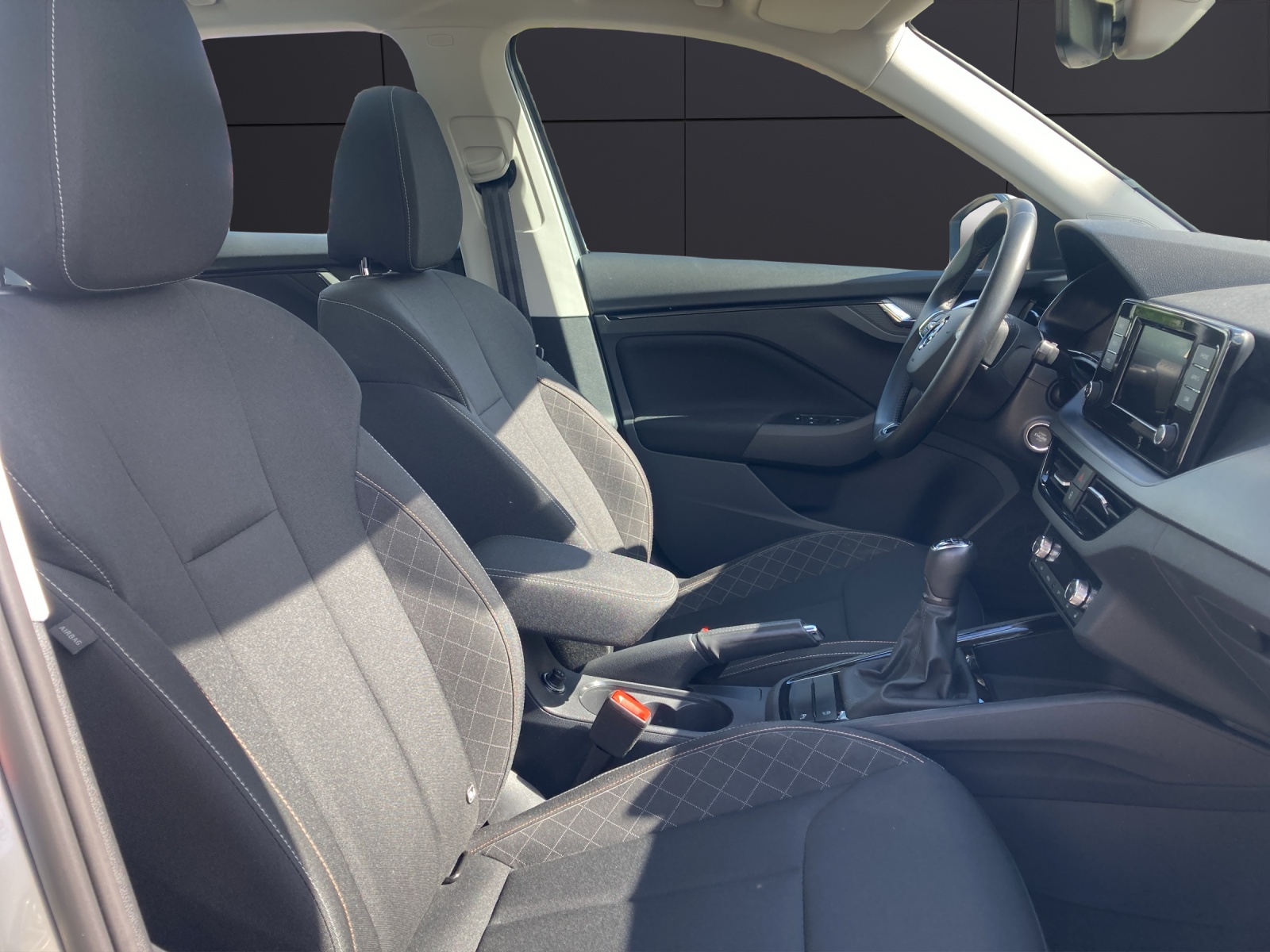 Fahrzeugabbildung SKODA Kamiq TSI Ambition LED Pano GRA PDC SH LM
