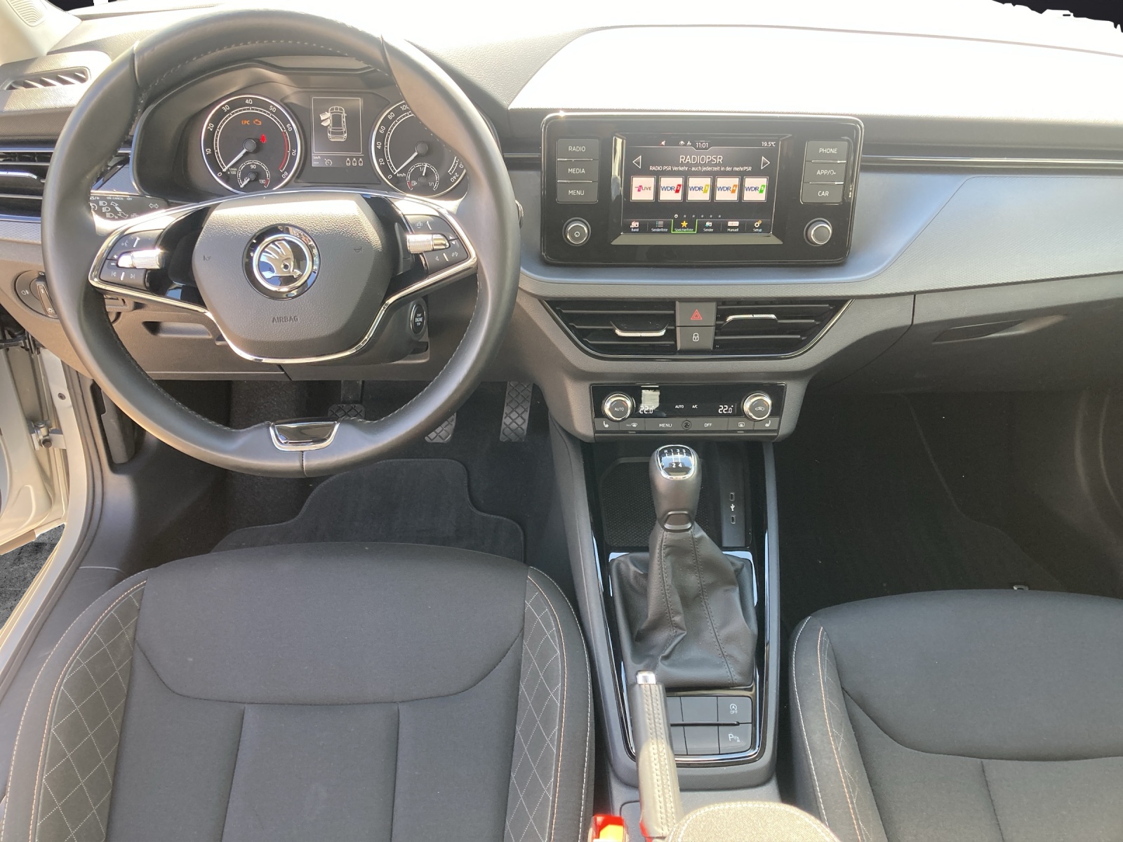 Fahrzeugabbildung SKODA Kamiq TSI Ambition LED Pano GRA PDC SH LM