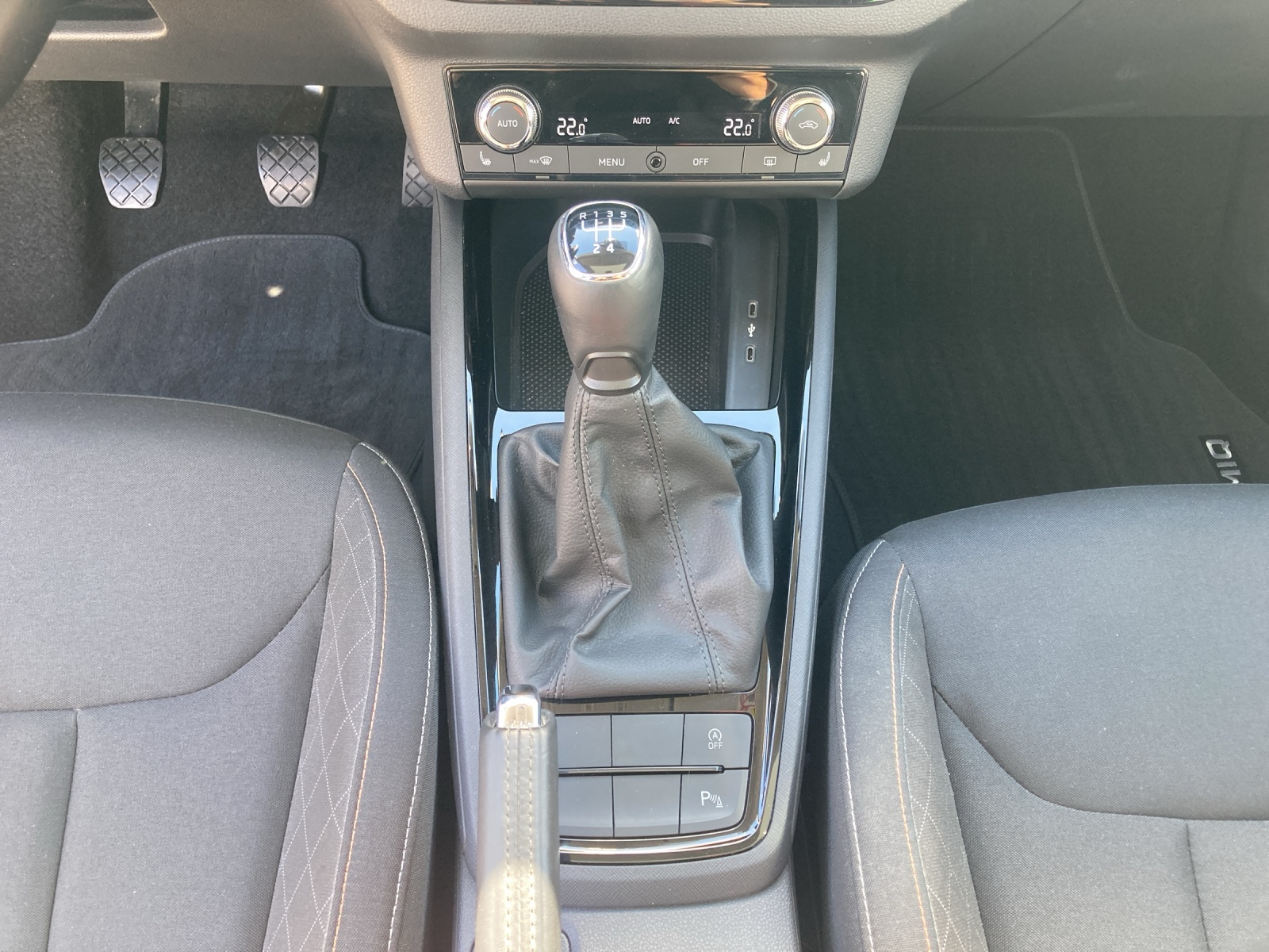 Fahrzeugabbildung SKODA Kamiq TSI Ambition LED Pano GRA PDC SH LM