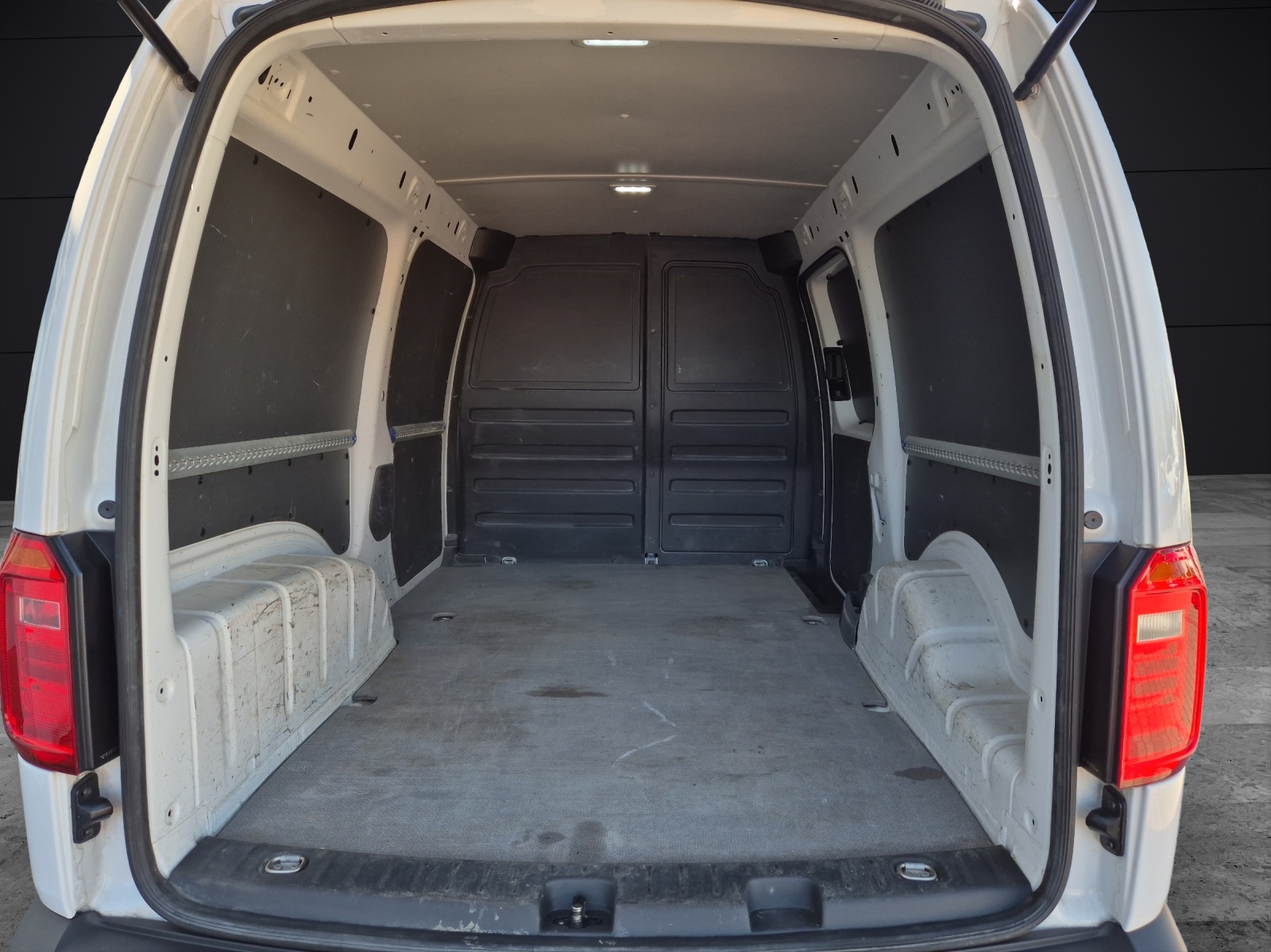 Fahrzeugabbildung Volkswagen Caddy Kasten Maxi TDI AHK Navi Klima RFK