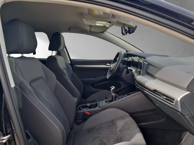 Fahrzeugabbildung Volkswagen Golf VIII Variant TSI Standheizg Kamera ACC LEDplus NAVI