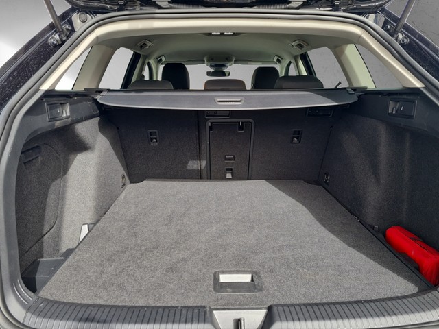 Fahrzeugabbildung Volkswagen Golf VIII Variant TSI Standheizg Kamera ACC LEDplus NAVI