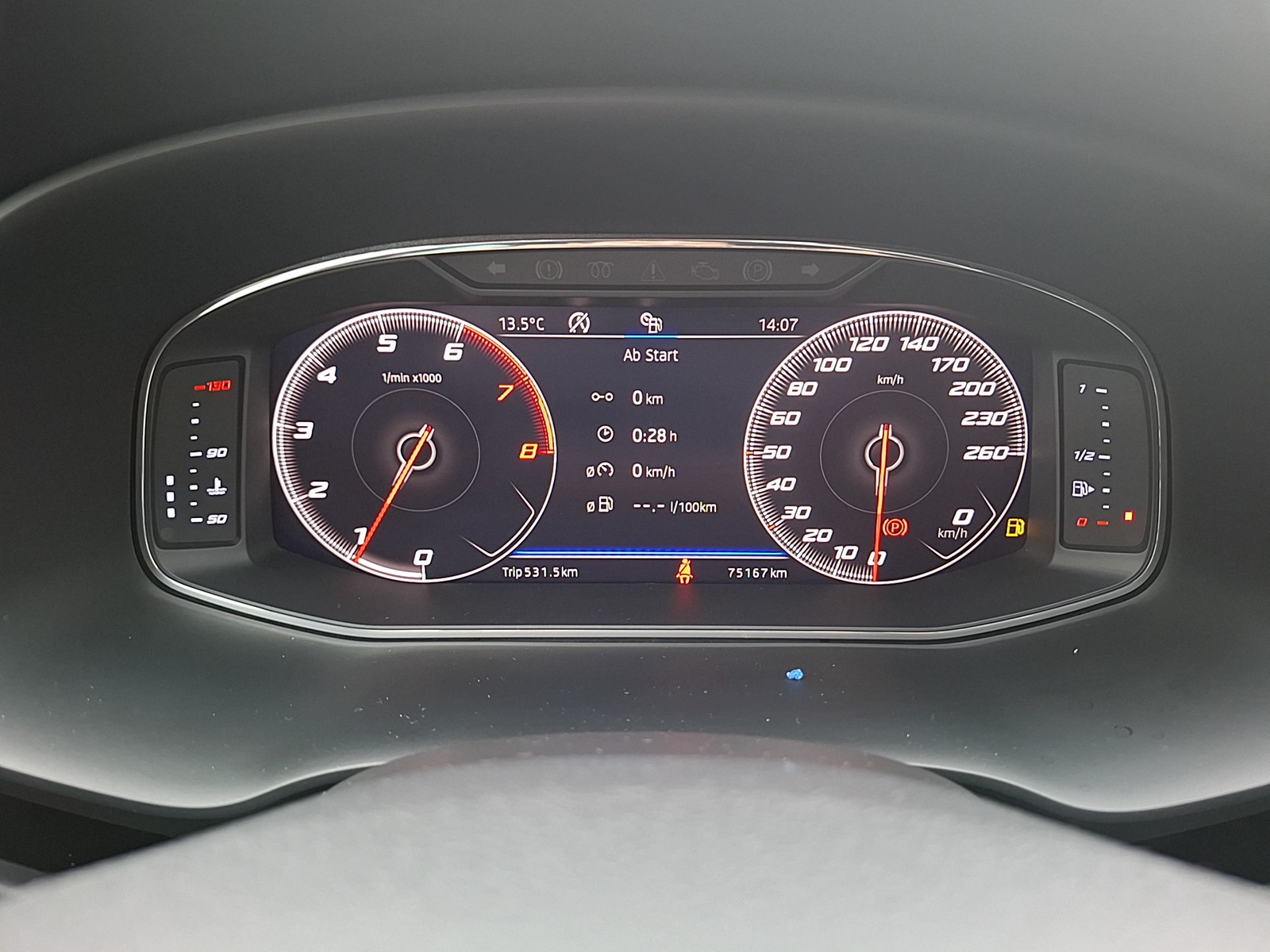 Fahrzeugabbildung SEAT Leon TSI FR LED Navi VC Pano ACC PDC SH 18
