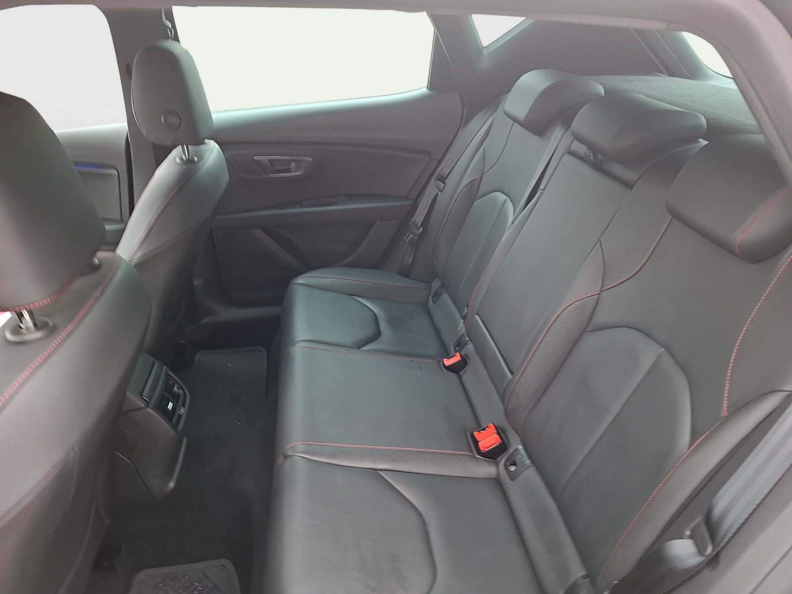 Fahrzeugabbildung SEAT Leon TSI FR LED Navi VC Pano ACC PDC SH 18