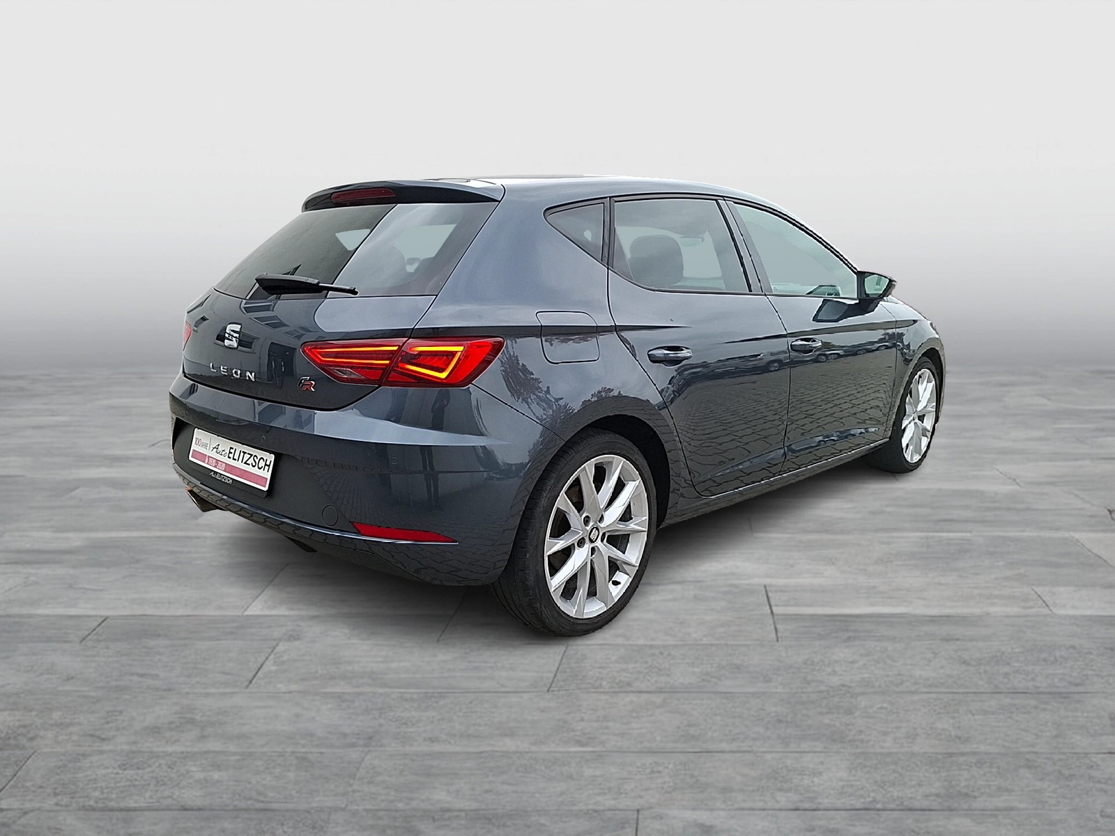 Fahrzeugabbildung SEAT Leon TSI FR LED Navi VC Pano ACC PDC SH 18