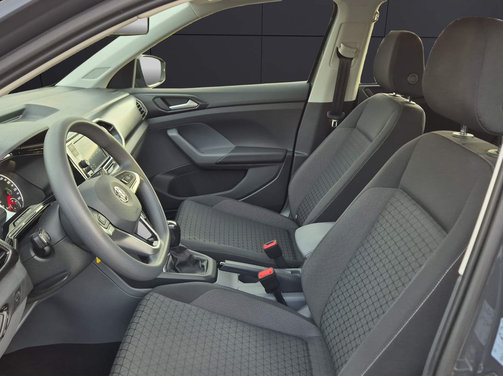 Fahrzeugabbildung Volkswagen T-Cross LIFE TSI DSB NSW SHZ