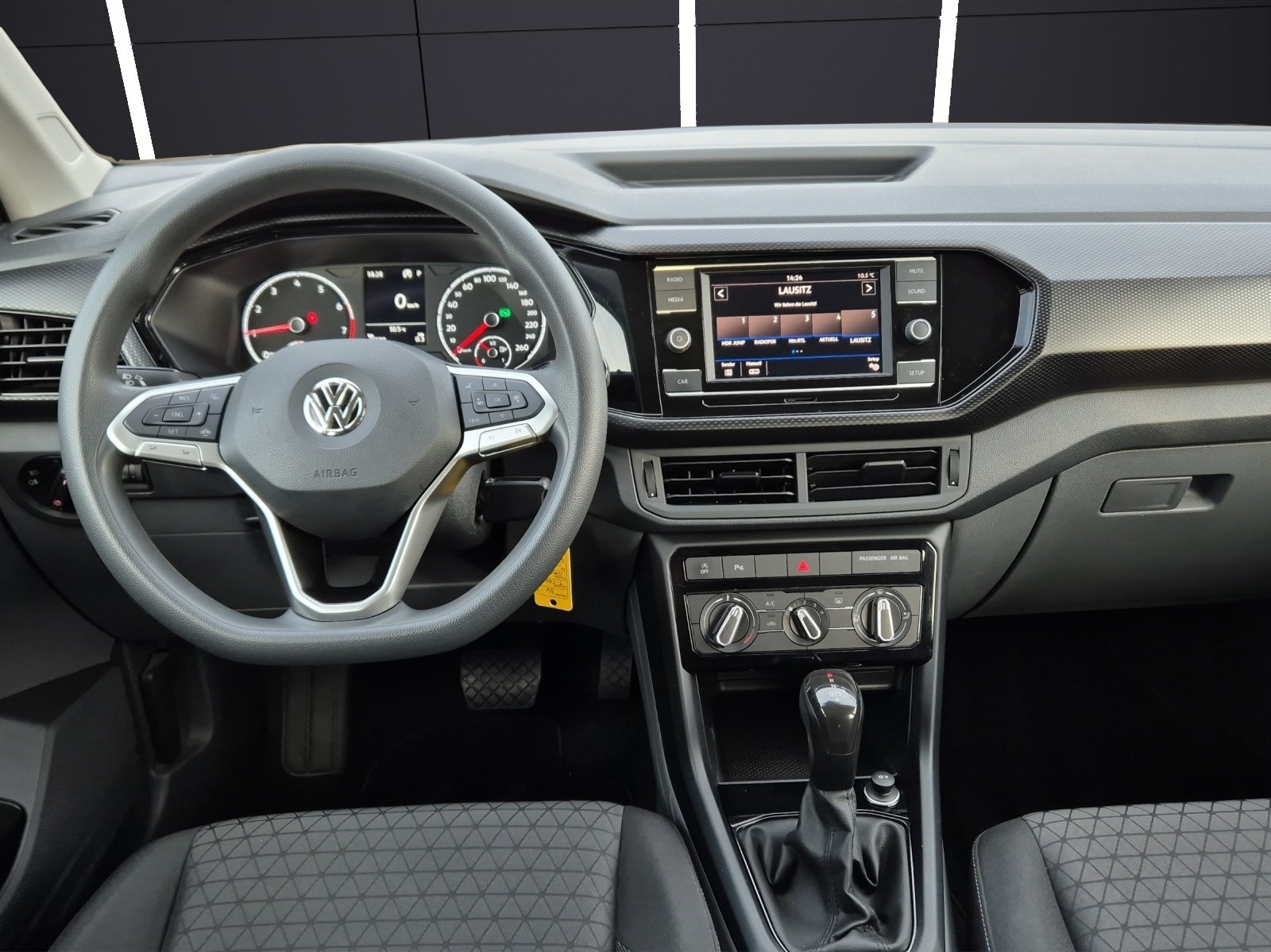 Fahrzeugabbildung Volkswagen T-Cross LIFE TSI DSB NSW SHZ