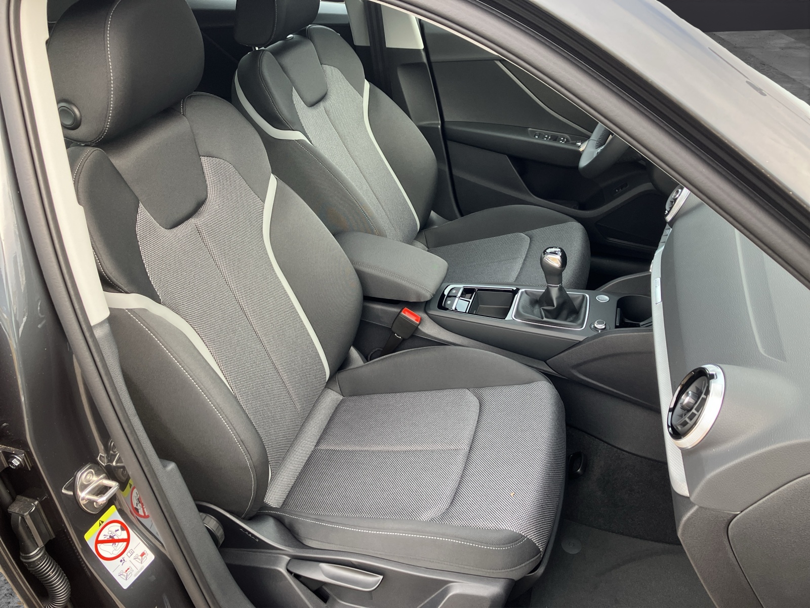 Fahrzeugabbildung Audi Q2 35 TFSI advanced, MatrixLED, virtual cockpit plus