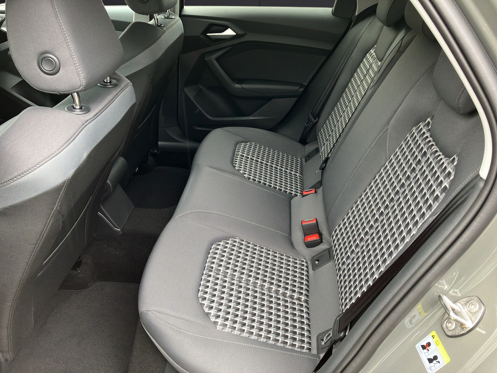 Fahrzeugabbildung Audi A1 Sportback 25 TFSI advanced LED Sportsitze GRA