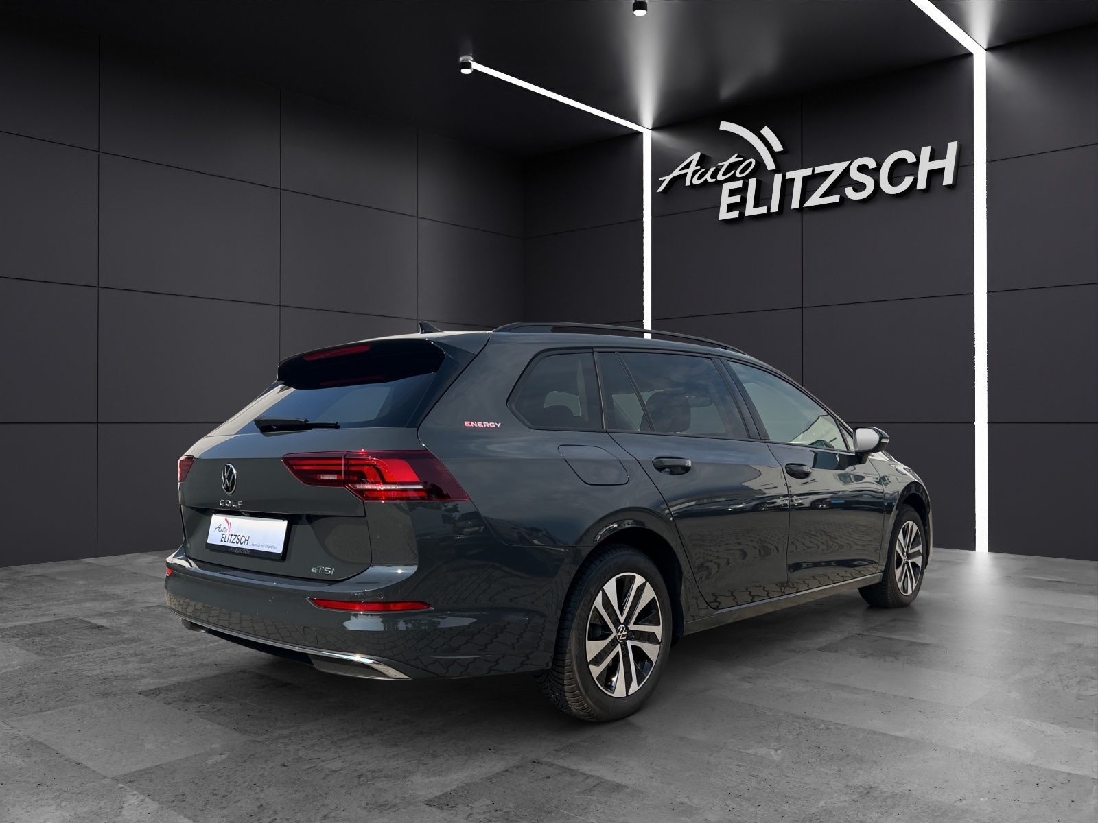 Fahrzeugabbildung Volkswagen Golf VIII Variant TSI Energy DSG LED Navi AID ACC RFK SH