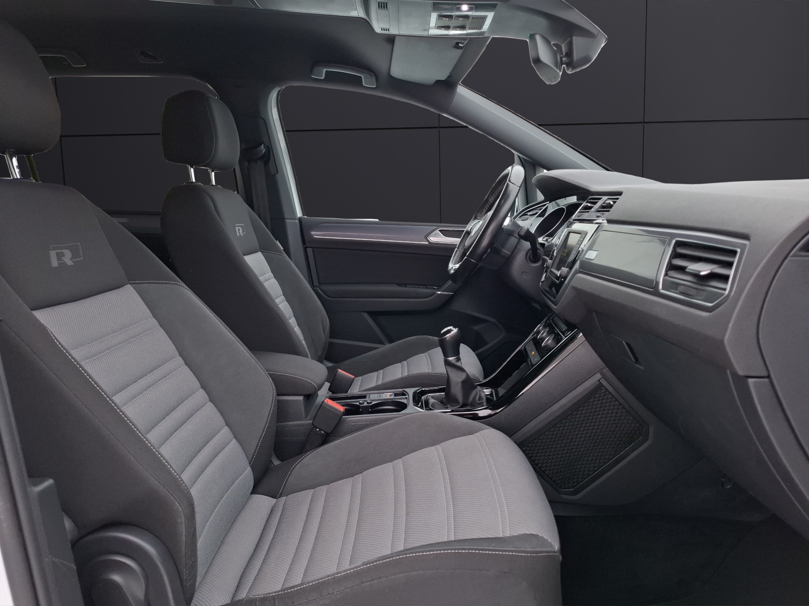 Fahrzeugabbildung Volkswagen Touran TDI Highline 7-Si R-Line LED AHK Navi ACC RFK SH 18