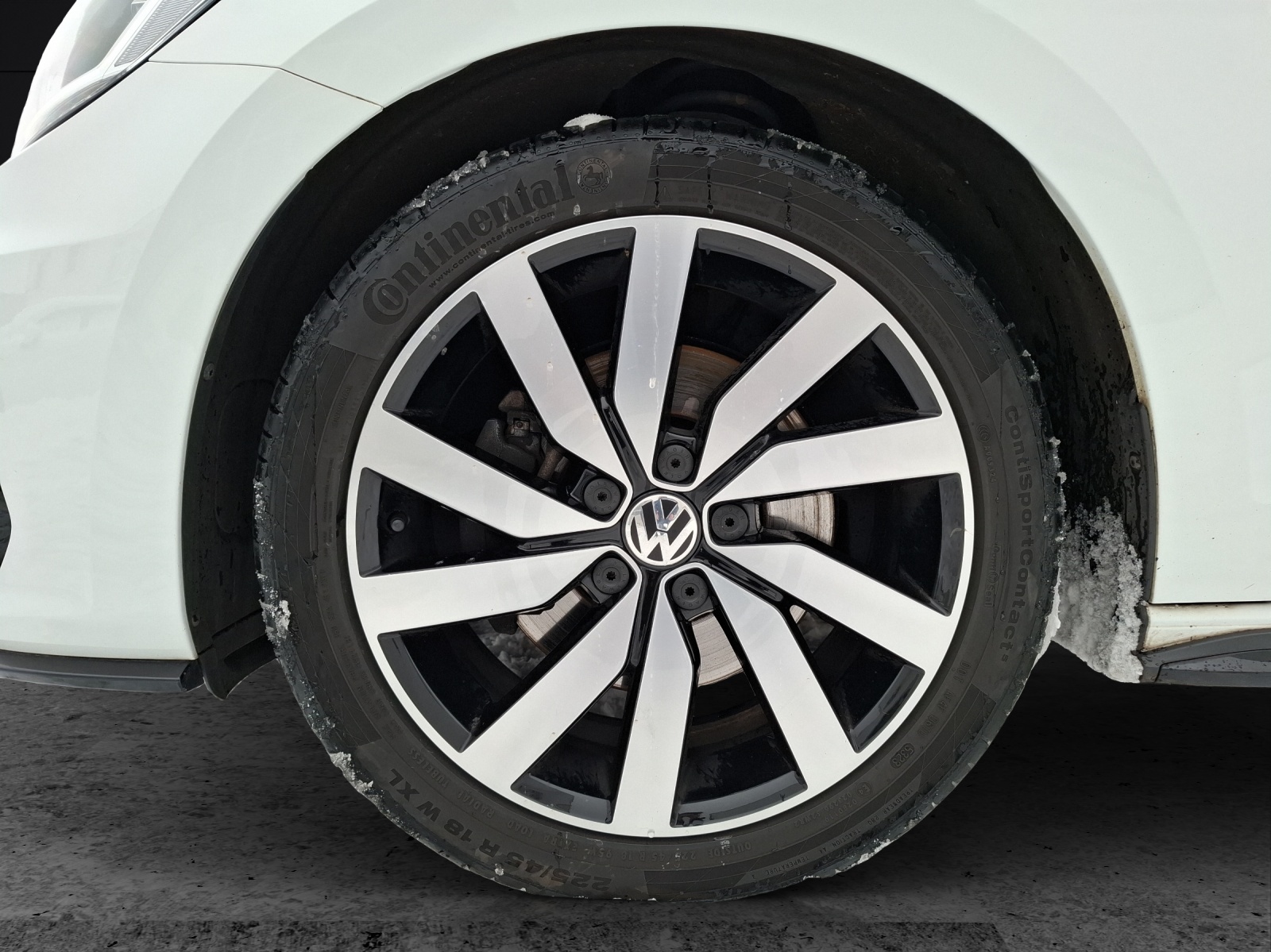 Fahrzeugabbildung Volkswagen Touran TDI Highline 7-Si R-Line LED AHK Navi ACC RFK SH 18