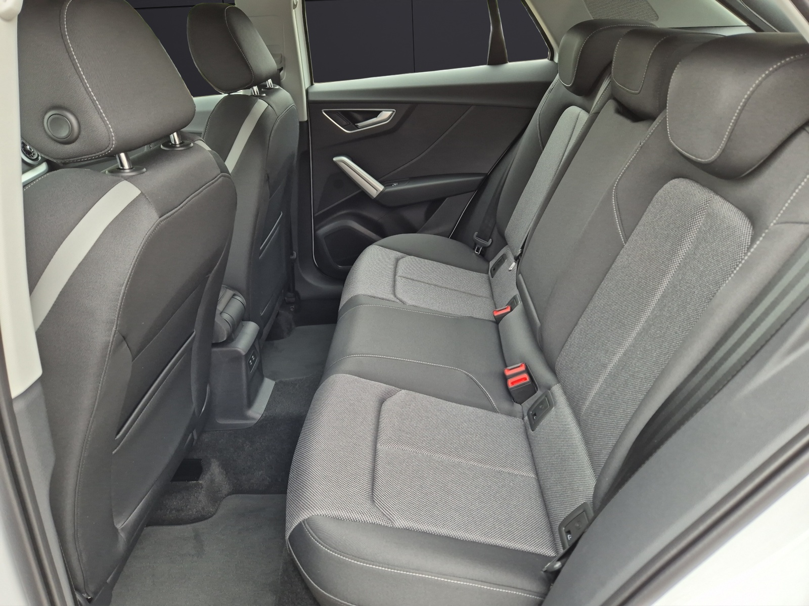 Fahrzeugabbildung Audi Q2 35 TFSI advanced S-tronic LED AVC GRA PDC SH