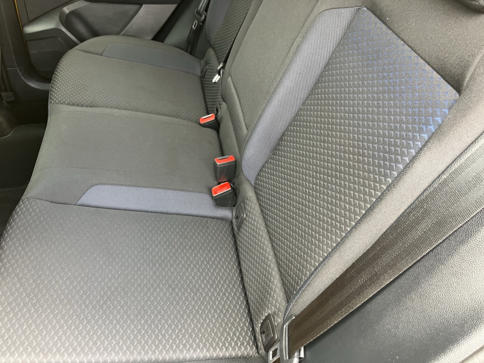 Fahrzeugabbildung Volkswagen T-Roc TSI United LED Navi AID ACC Park-Assist SH