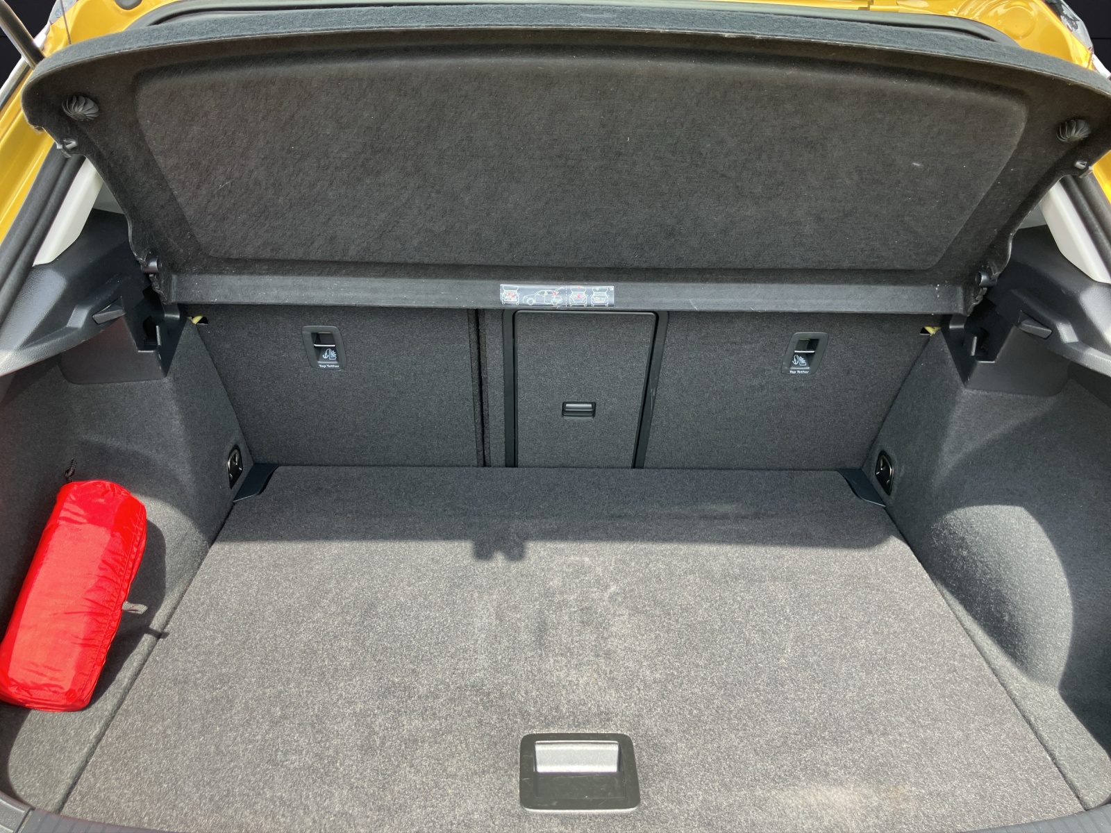 Fahrzeugabbildung Volkswagen T-Roc TSI United LED Navi AID ACC Park-Assist SH