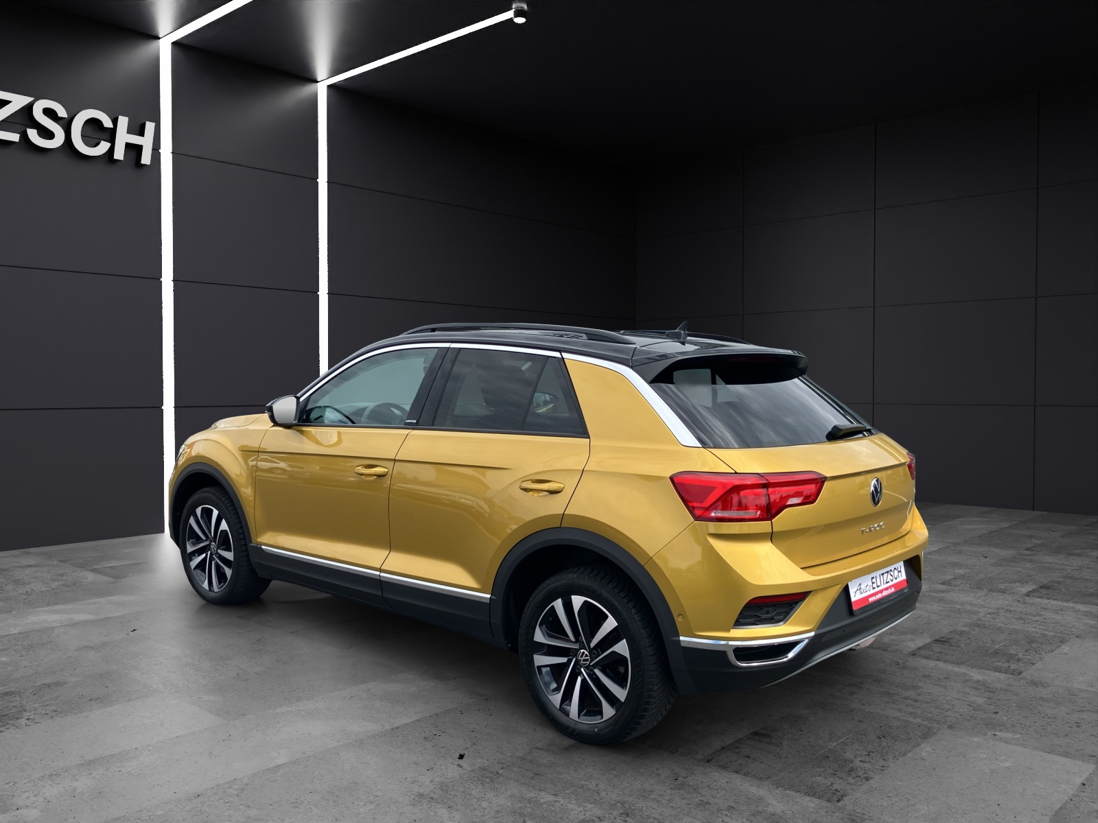 Fahrzeugabbildung Volkswagen T-Roc TSI United LED Navi AID ACC Park-Assist SH