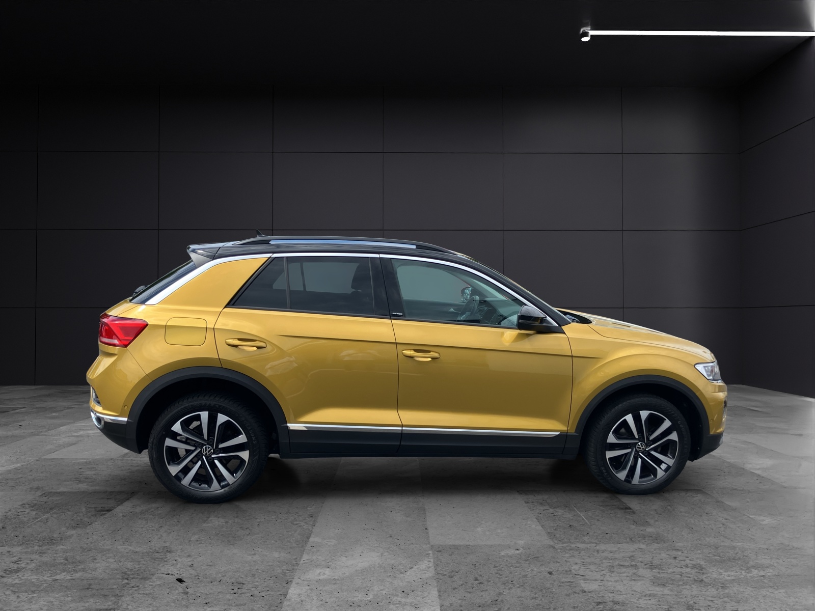 Fahrzeugabbildung Volkswagen T-Roc TSI United LED Navi AID ACC Park-Assist SH