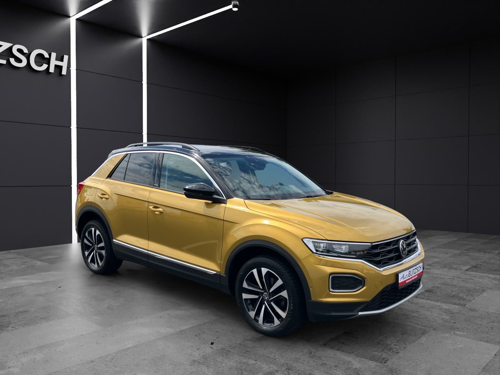 Fahrzeugabbildung Volkswagen T-Roc TSI United LED Navi AID ACC Park-Assist SH