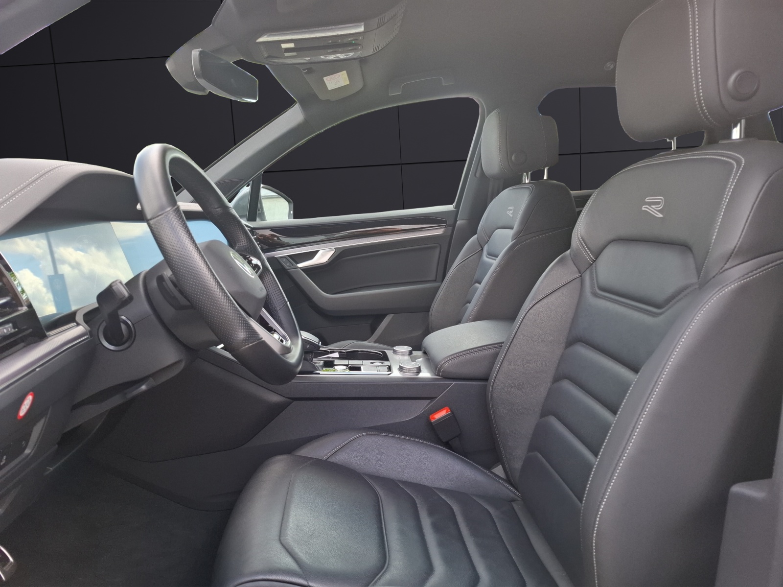 Fahrzeugabbildung Volkswagen Touareg TDI R-Line 4M Matrix Luft Navi ACC 360° AID Leder