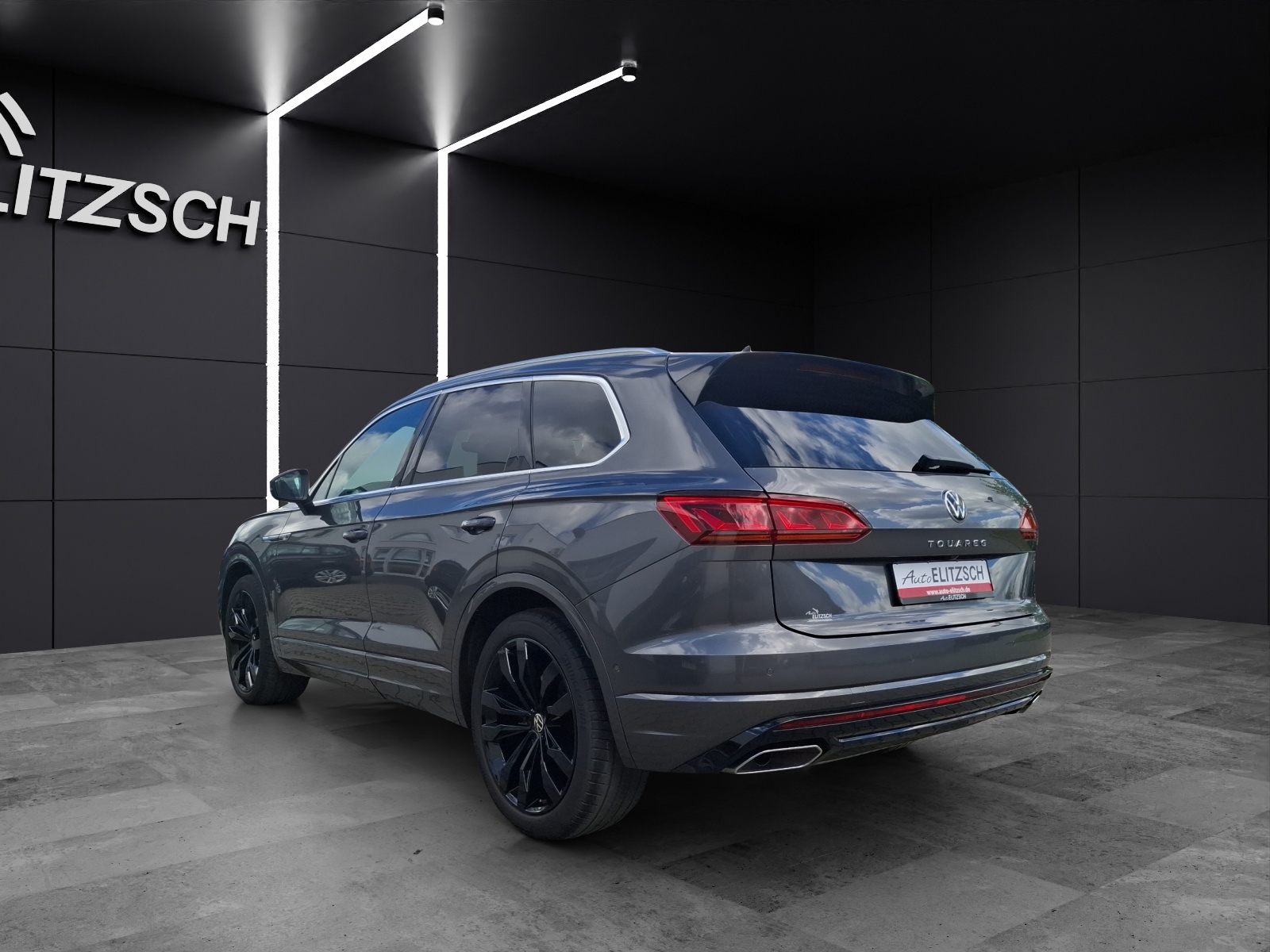 Fahrzeugabbildung Volkswagen Touareg TDI R-Line 4M Matrix Luft Navi ACC 360° AID Leder
