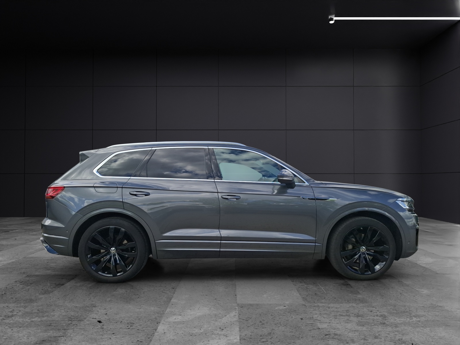 Fahrzeugabbildung Volkswagen Touareg TDI R-Line 4M Matrix Luft Navi ACC 360° AID Leder