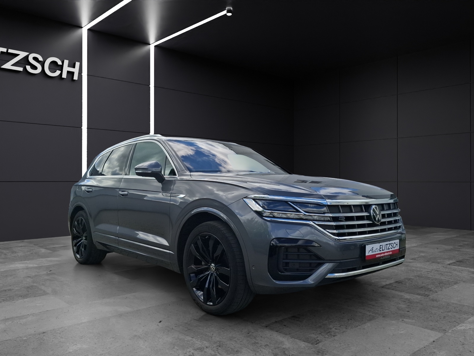 Fahrzeugabbildung Volkswagen Touareg TDI R-Line 4M Matrix Luft Navi ACC 360° AID Leder