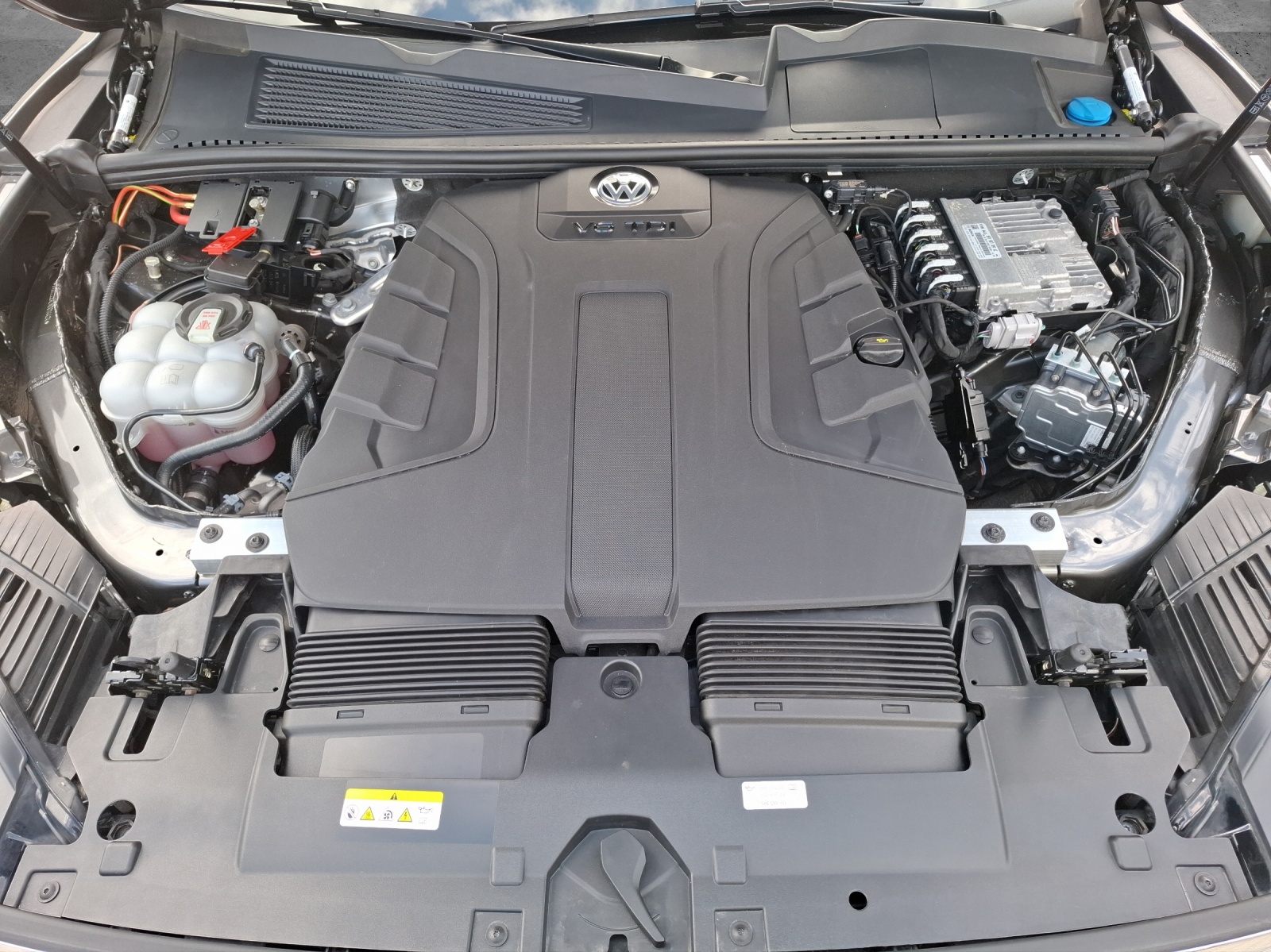 Fahrzeugabbildung Volkswagen Touareg TDI R-Line 4M Matrix Luft Navi ACC 360° AID Leder