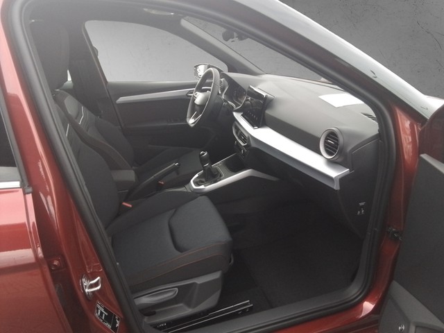 Fahrzeugabbildung SEAT Arona FR LED Beats virt.Cockpit